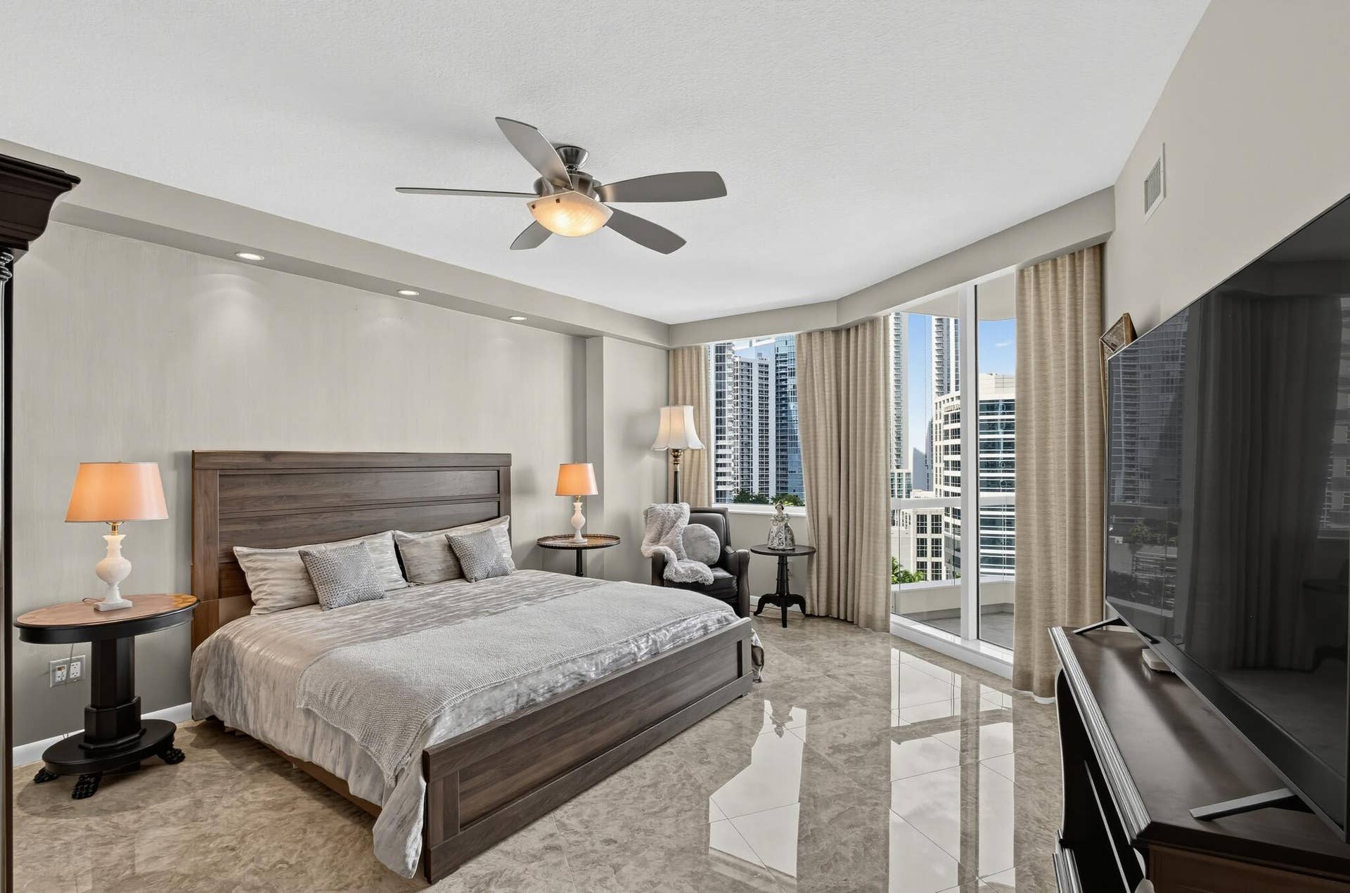 58_411_N_New_River_Dr_E-Bedroom-1406