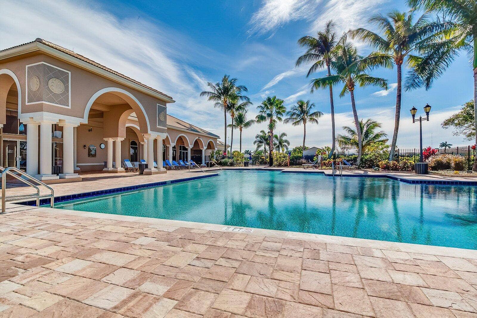 Isles at Wellington - Clubhouse and pool