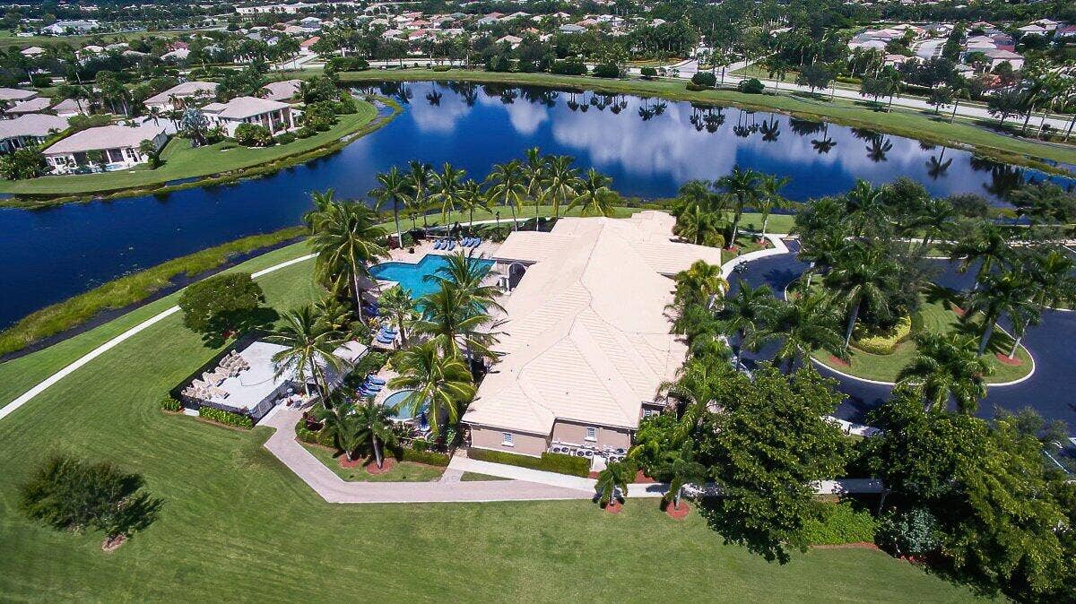 Isles at Wellington - Clubhouse and pool