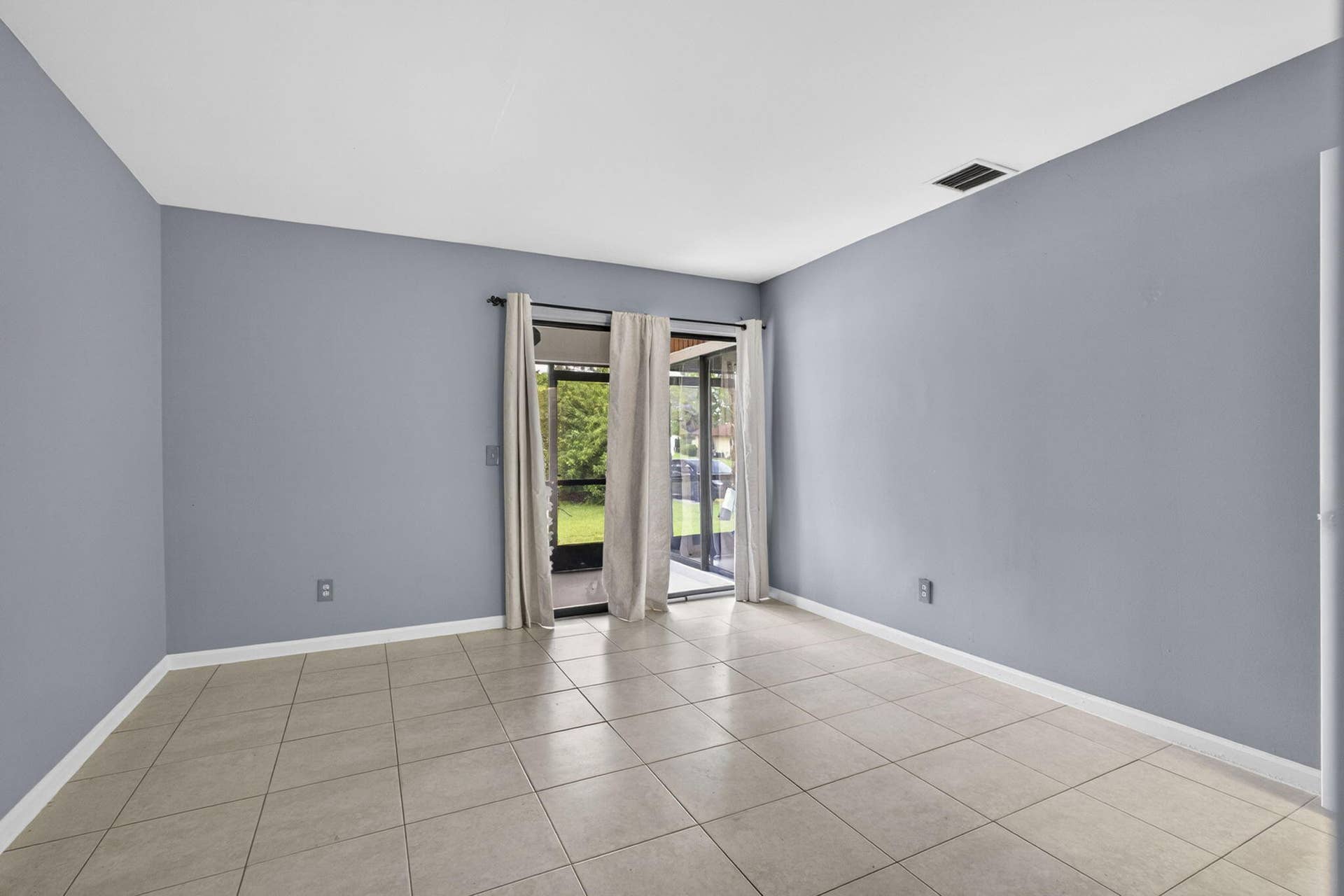4661 PERTH Road, West Palm Beach, FL 33415 Living_room_Patio_4