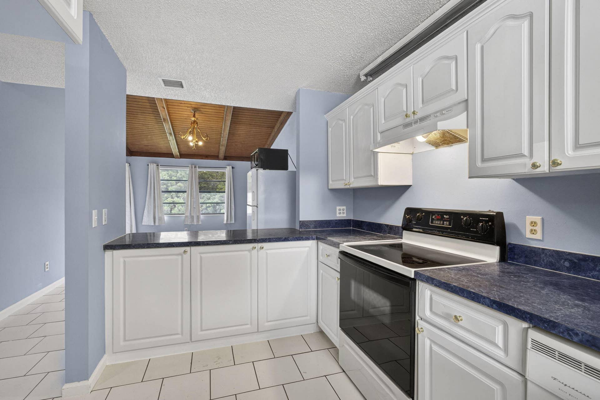 4661 PERTH Road, West Palm Beach, FL 33415 Kitchen_with_Family_Room_2