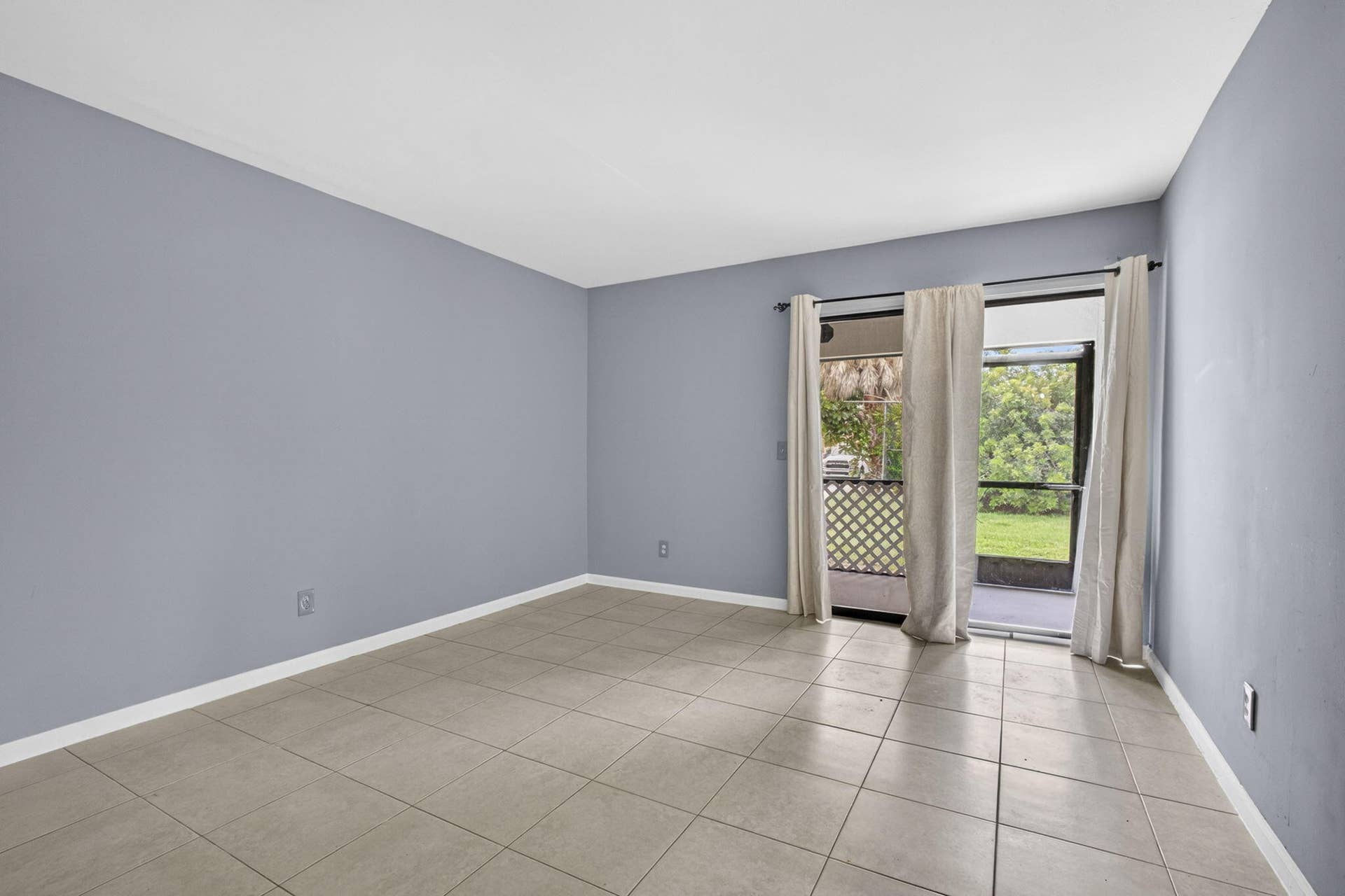 4661 PERTH Road, West Palm Beach, FL 33415 Living_room_Patio_3