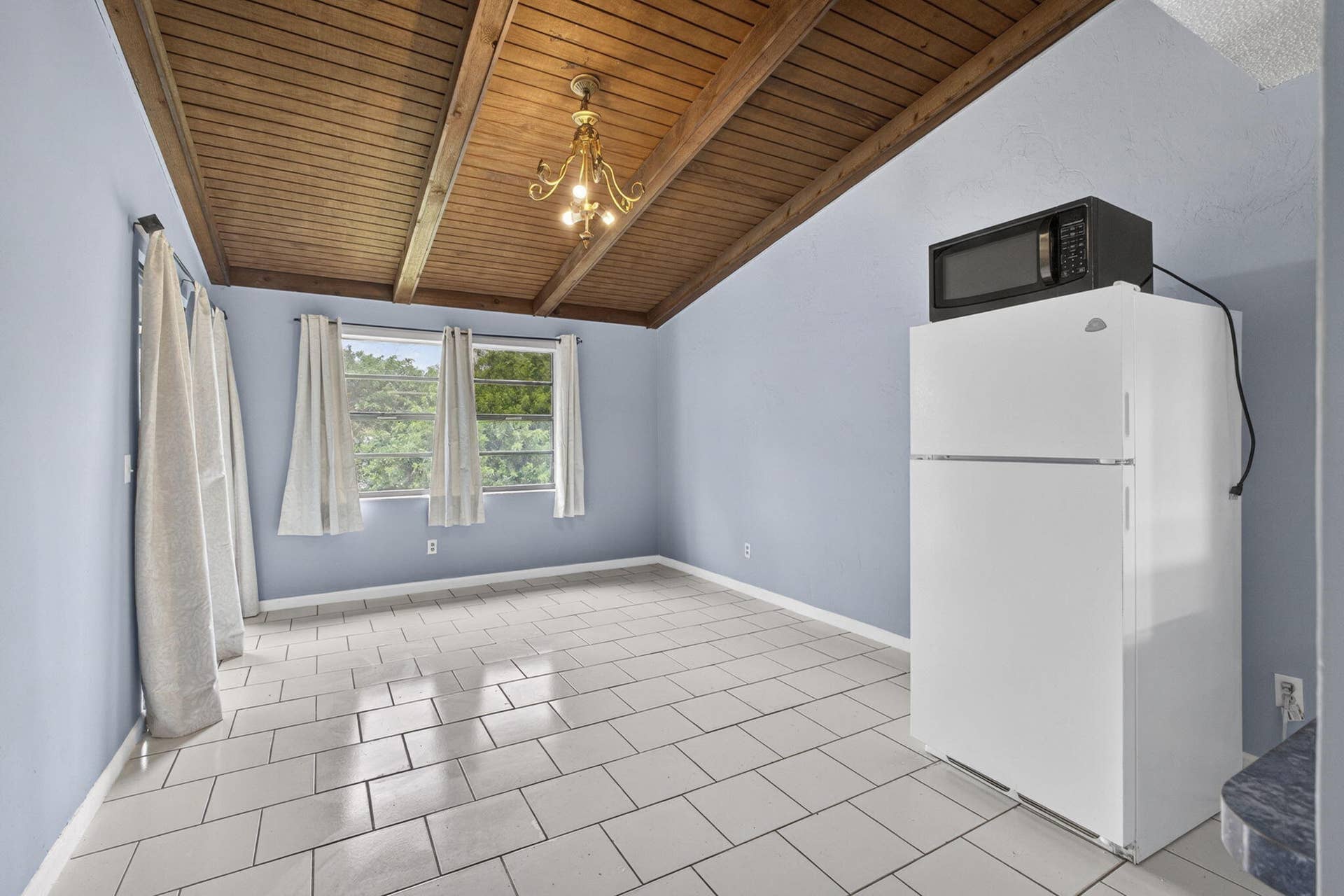 4661 PERTH Road, West Palm Beach, FL 33415 Living_Room_1