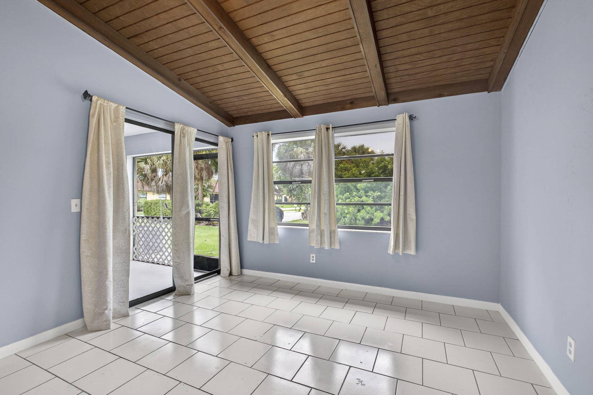 4661 PERTH Road, West Palm Beach, FL 33415 Living_room_Patio_1