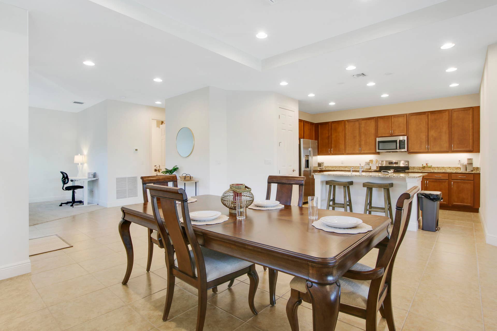 Dining & Kitchen