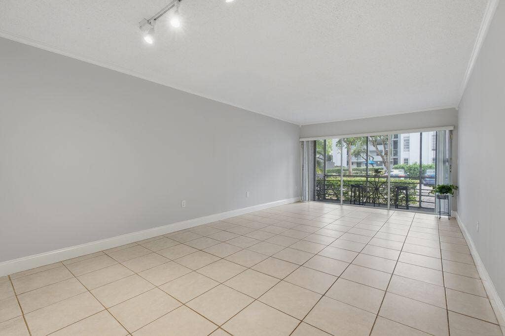 485 N PINE ISLAND Road, #A105, Plantation, FL 33324 Large living area leading to screened patio