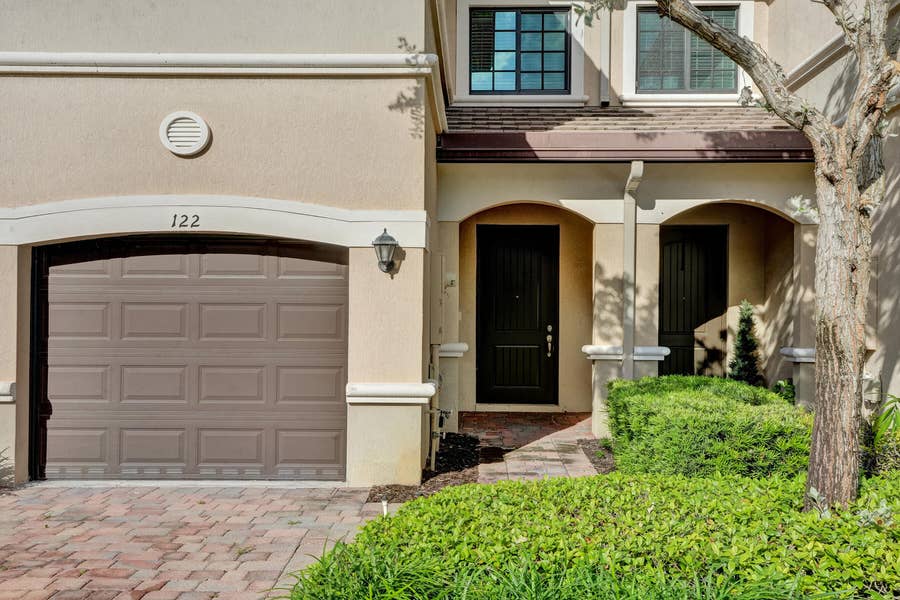 Property photo for 4234 N DIXIE Highway, #122, Oakland Park, FL