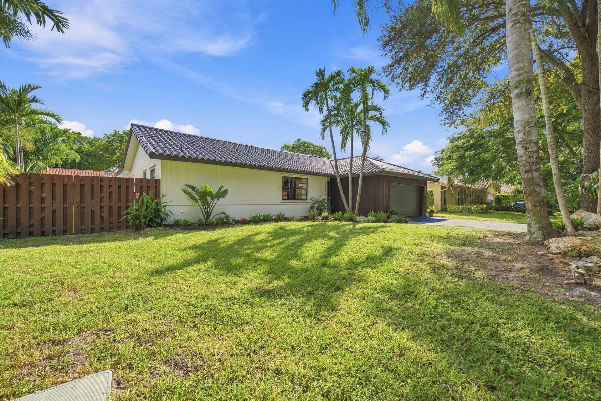 8-web-or-mls-10742-nw-18th-ct
