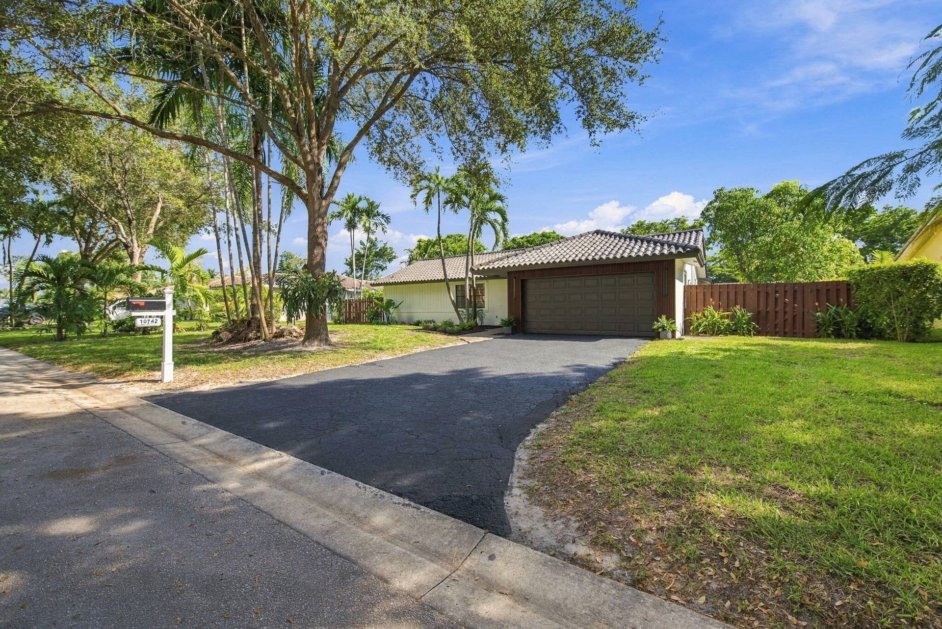 5-web-or-mls-10742-nw-18th-ct