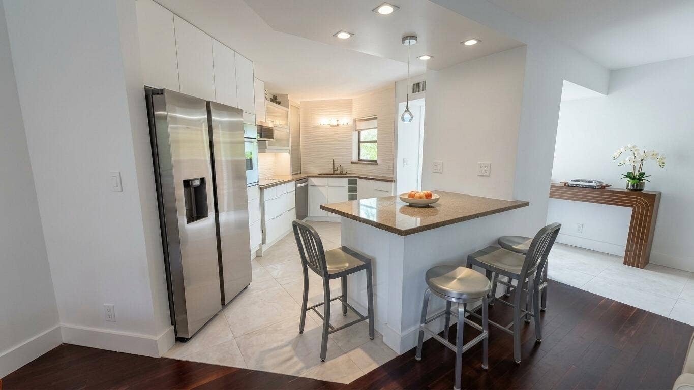 5900 Camino Del Sol, #302, Boca Raton, FL 33433 Kitchen 1