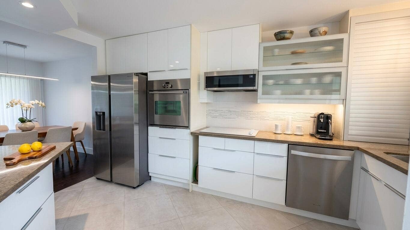 5900 Camino Del Sol, #302, Boca Raton, FL 33433 Kitchen 2