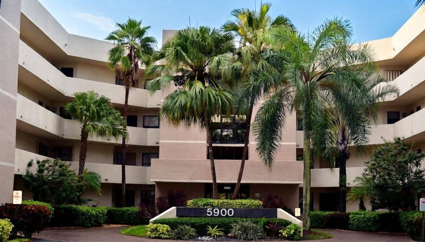 5900 Camino Del Sol, #302, Boca Raton, FL 33433 Condo 3