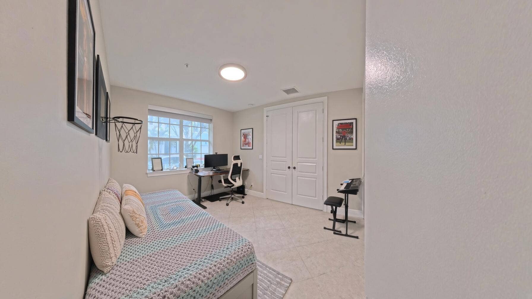 Ground floor bedroom/office
