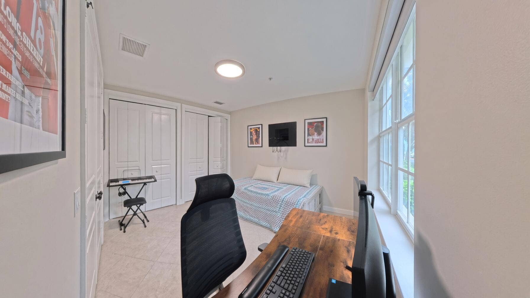 Ground floor bedroom/Office