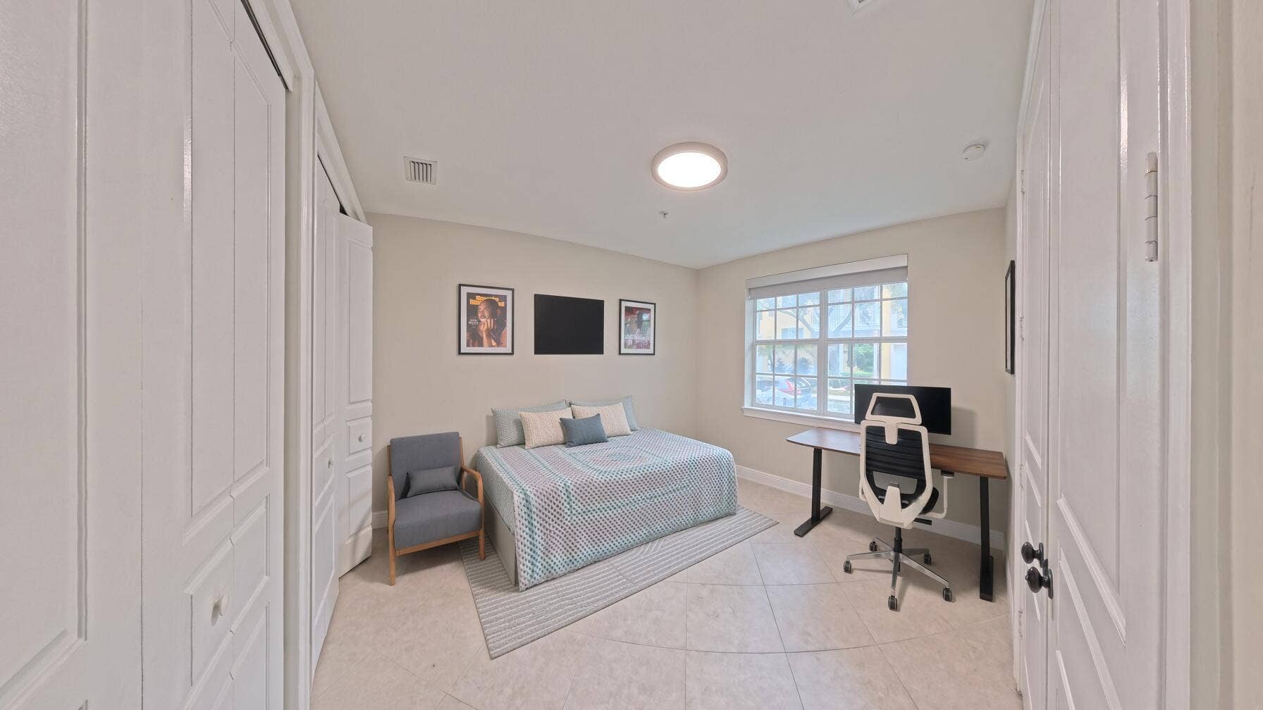 Ground floor bedroom/ office