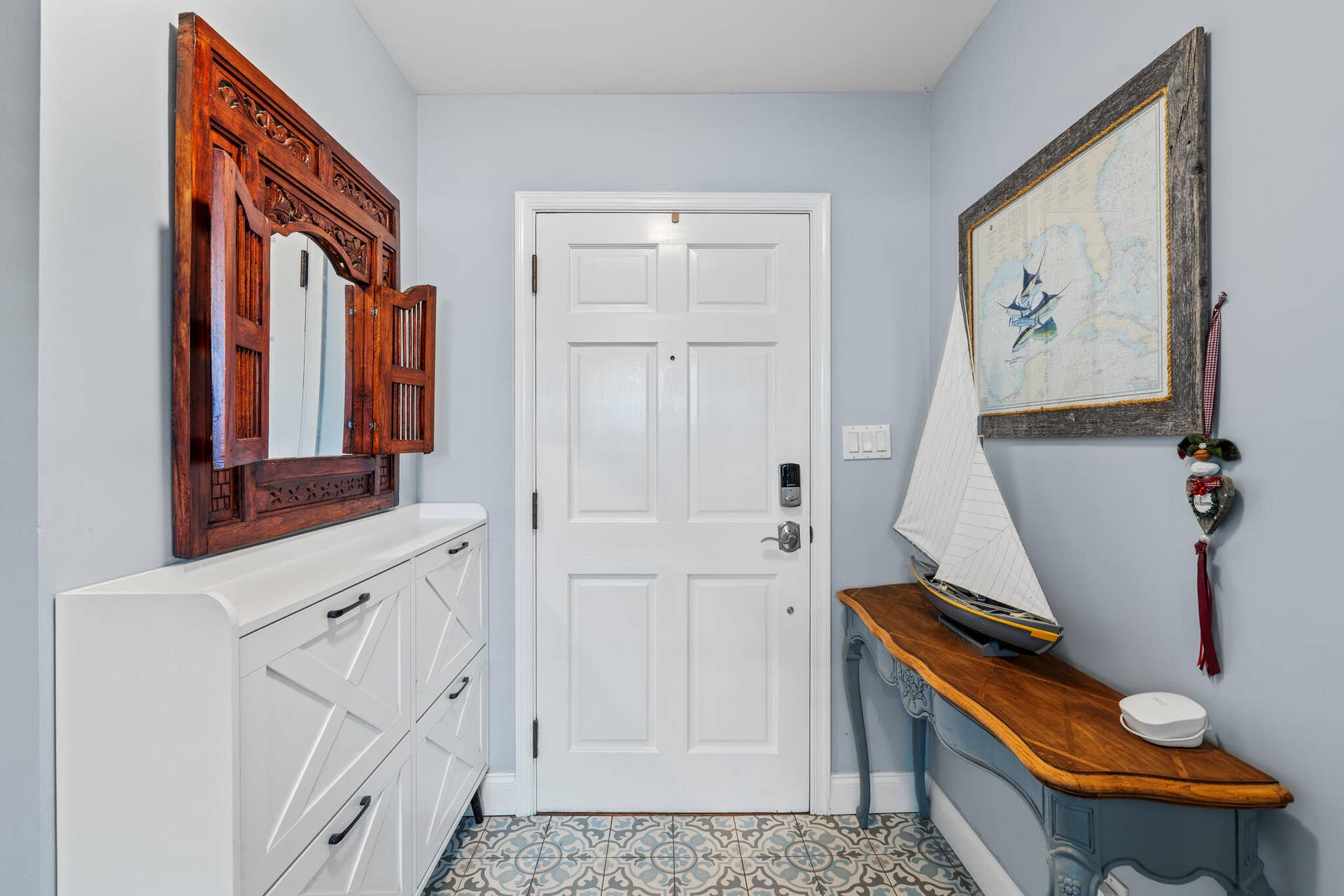 611 East Drive, Delray Beach, FL 33445 611 East Dr 3 Entrance Lobby (1)