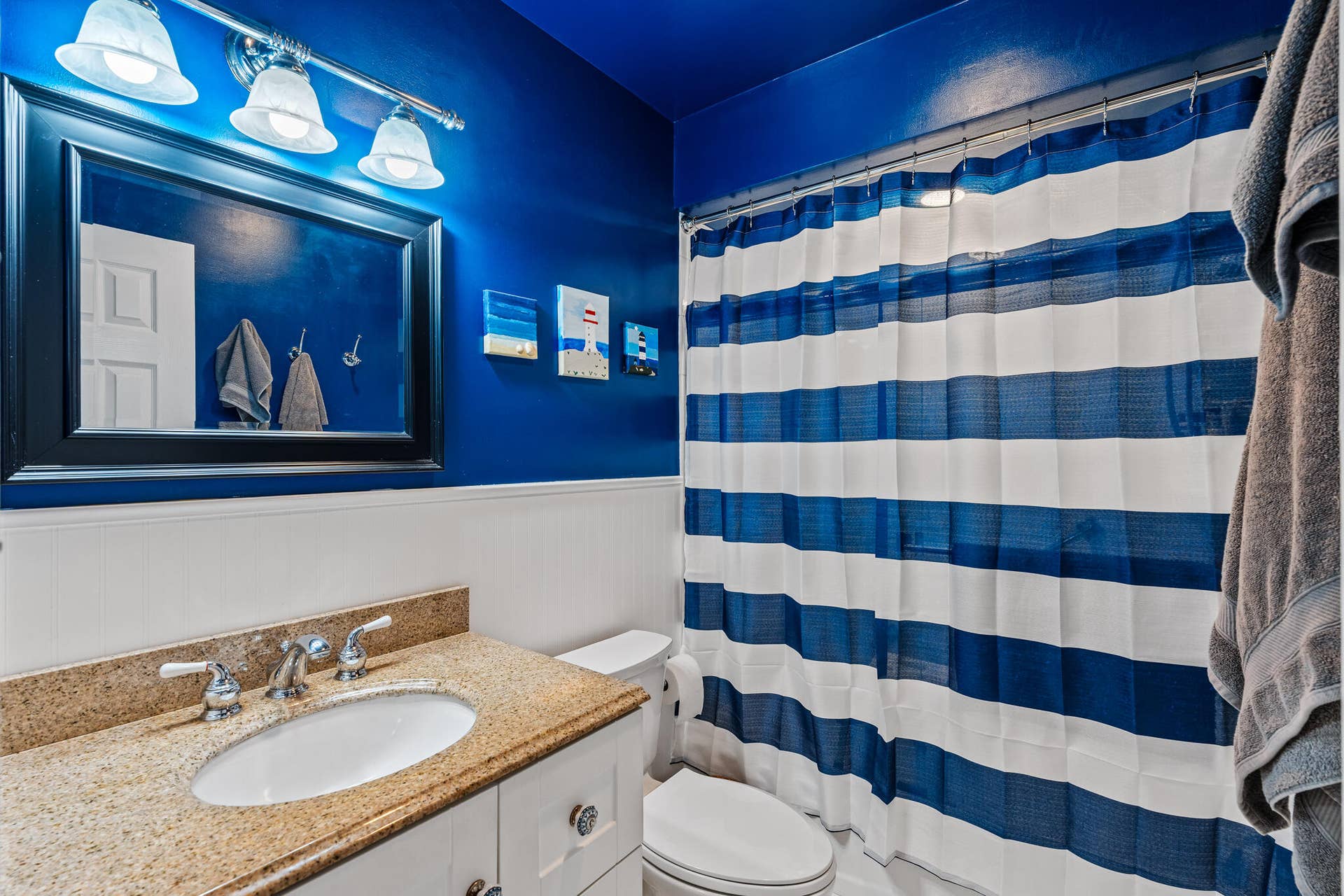 611 East Drive, Delray Beach, FL 33445 611 East Dr 26 Guest Bathroom