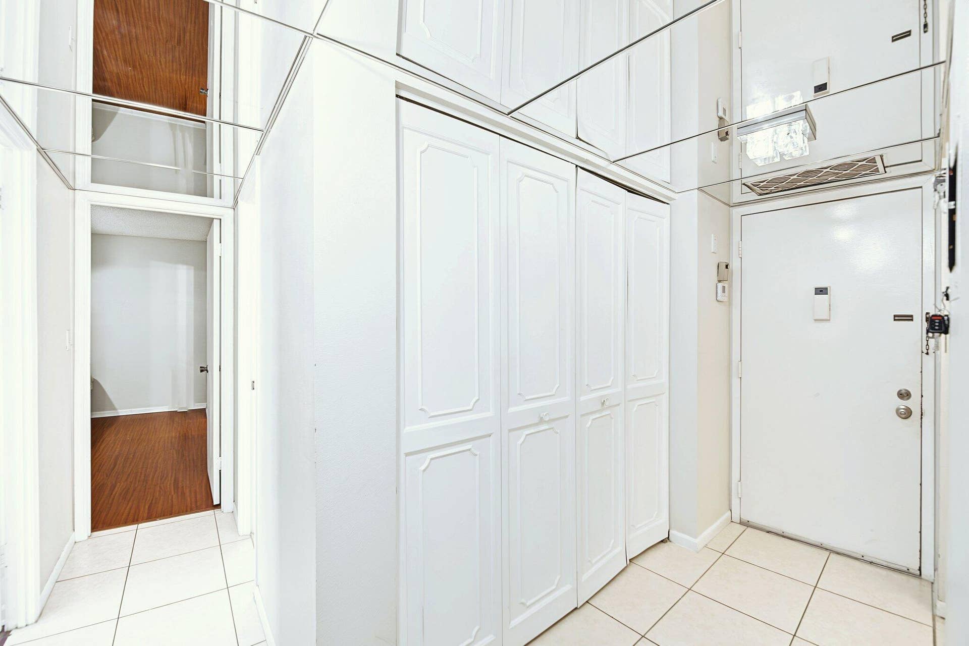 7051 Environ Boulevard, #534, Lauderhill, FL 33319 Foyer