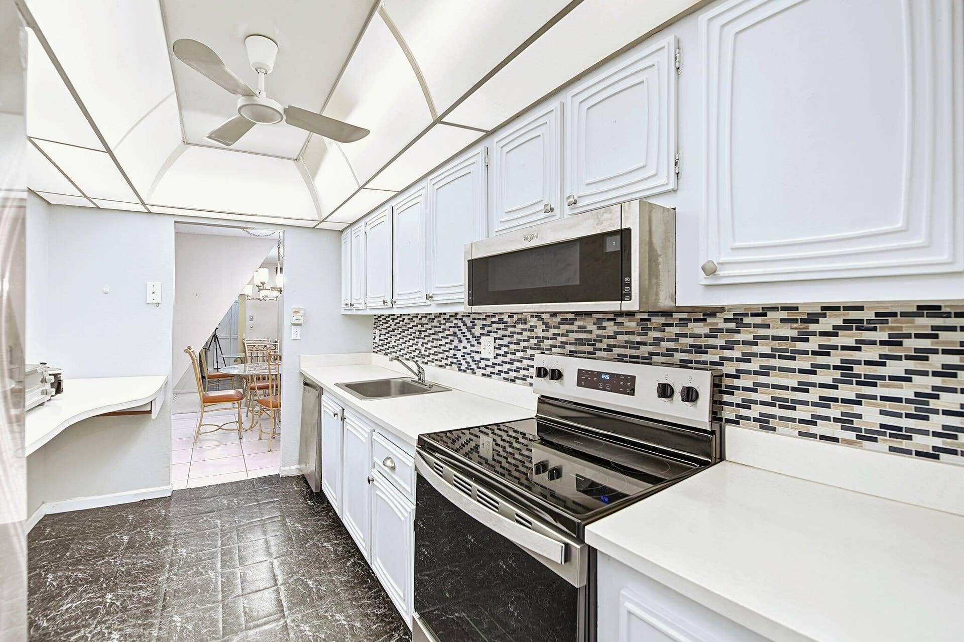 7051 Environ Boulevard, #534, Lauderhill, FL 33319 Kitchen