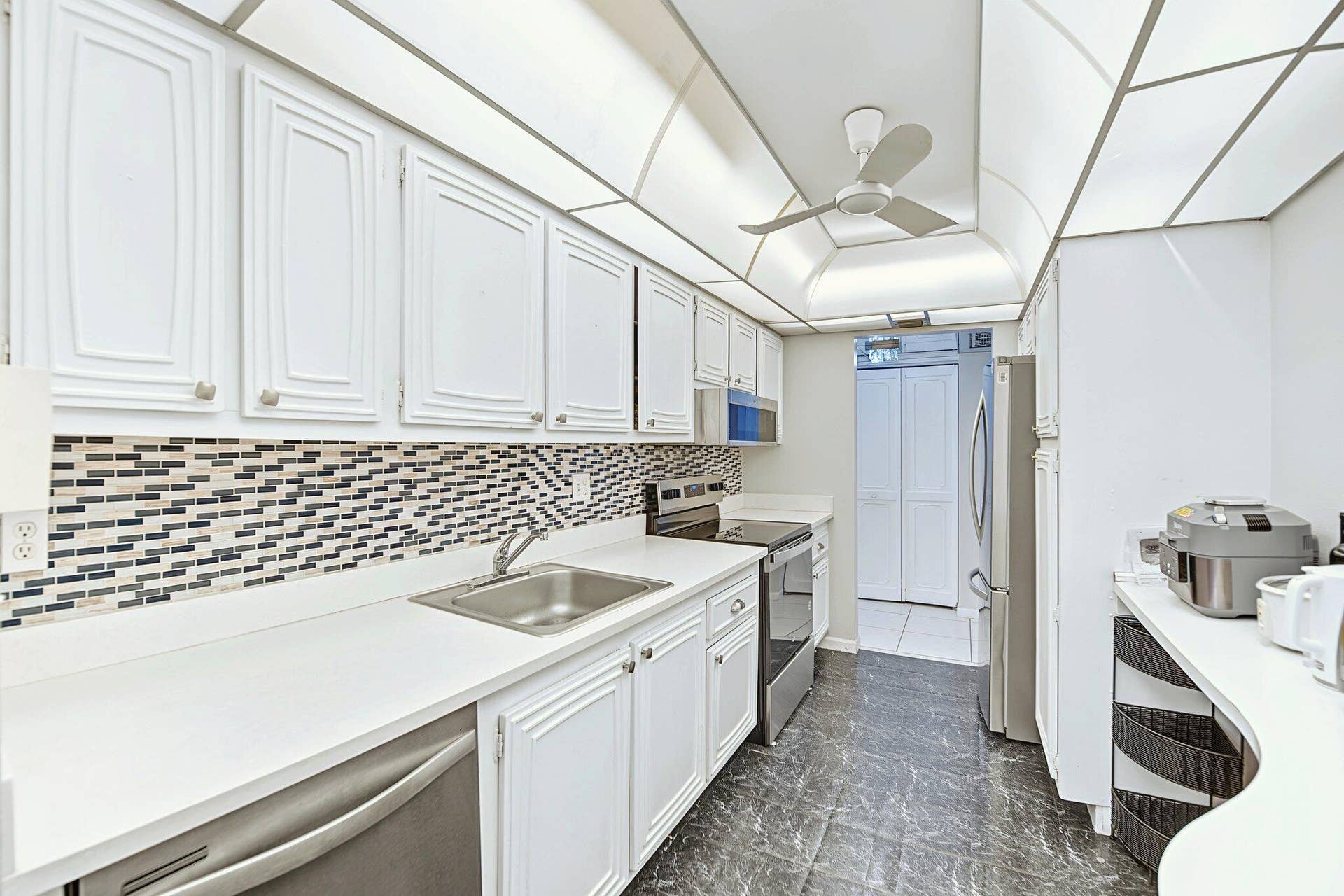 7051 Environ Boulevard, #534, Lauderhill, FL 33319 Kitchen