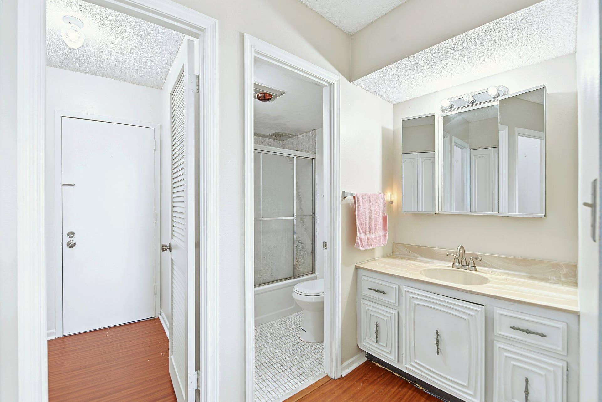 7051 Environ Boulevard, #534, Lauderhill, FL 33319 Primary Bathroom
