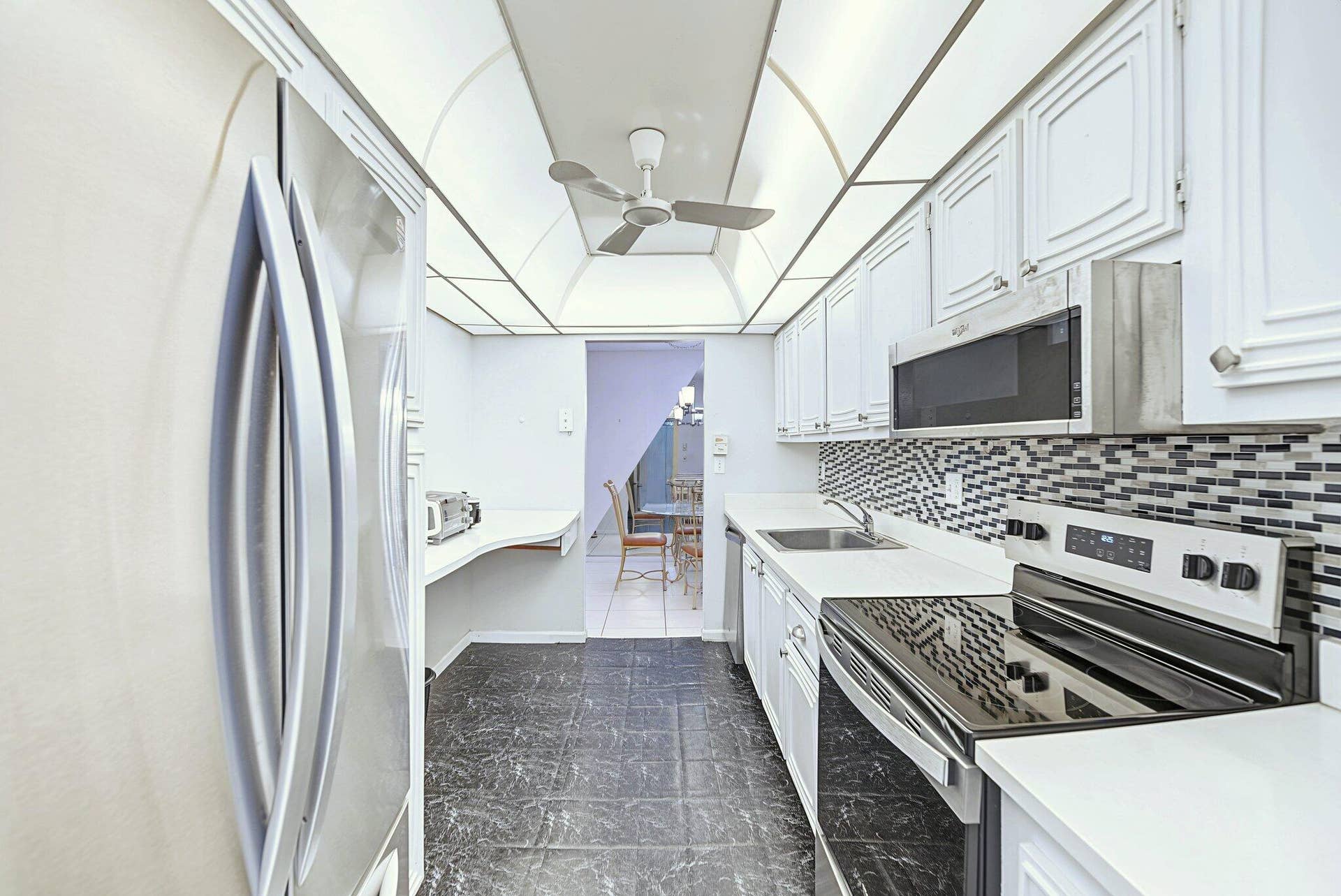 7051 Environ Boulevard, #534, Lauderhill, FL 33319 Kitchen