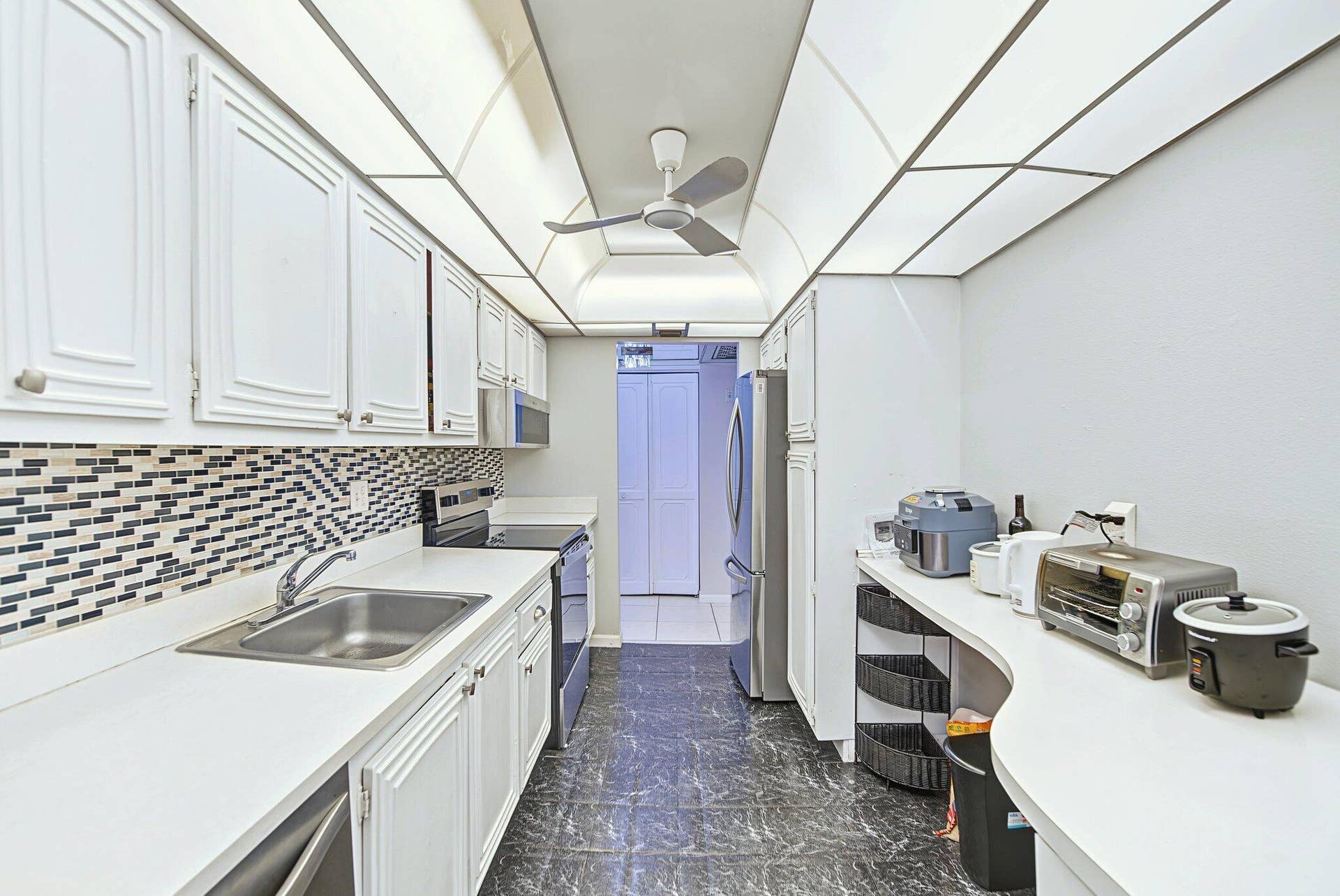 7051 Environ Boulevard, #534, Lauderhill, FL 33319 Kitchen