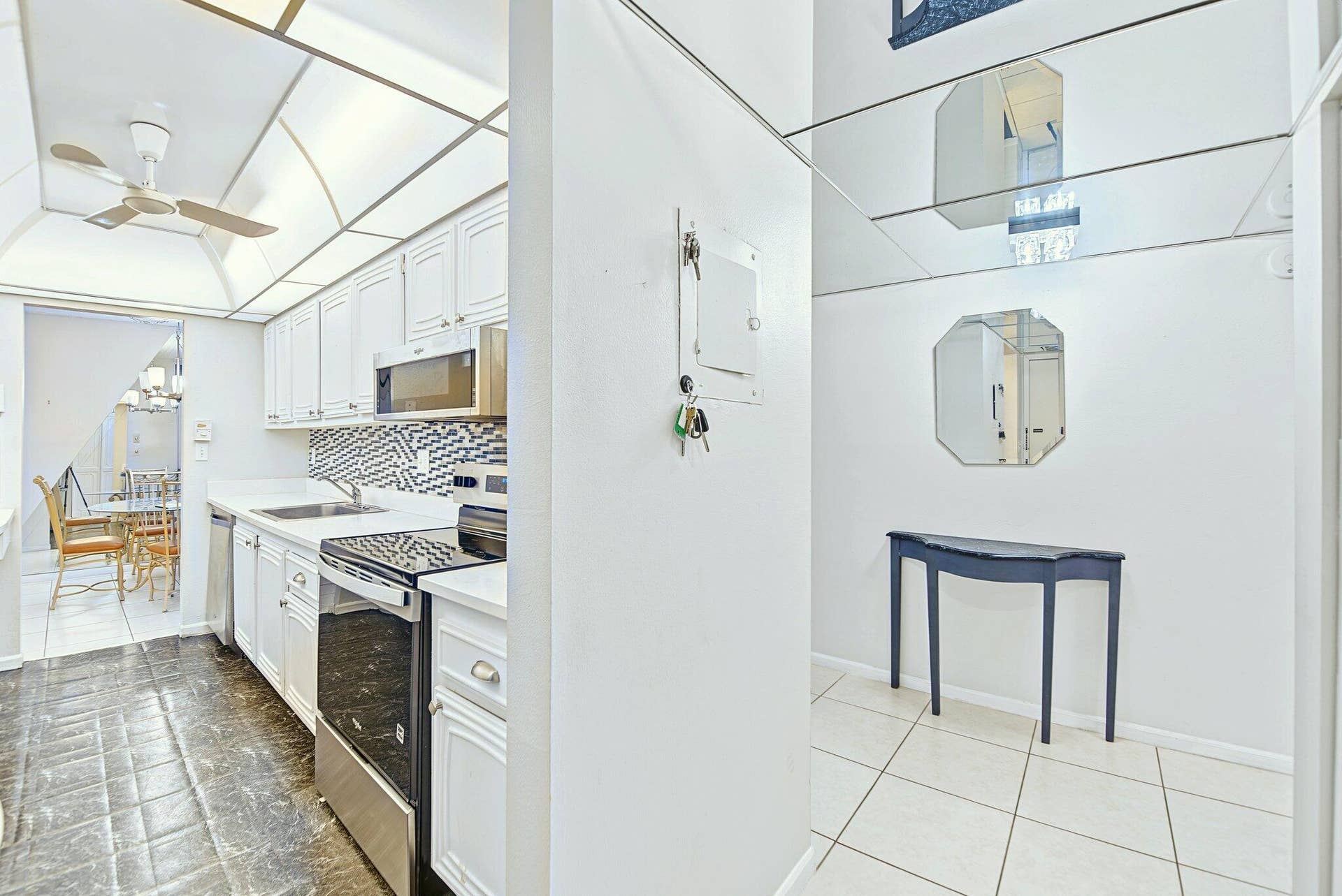 7051 Environ Boulevard, #534, Lauderhill, FL 33319 Kitchen