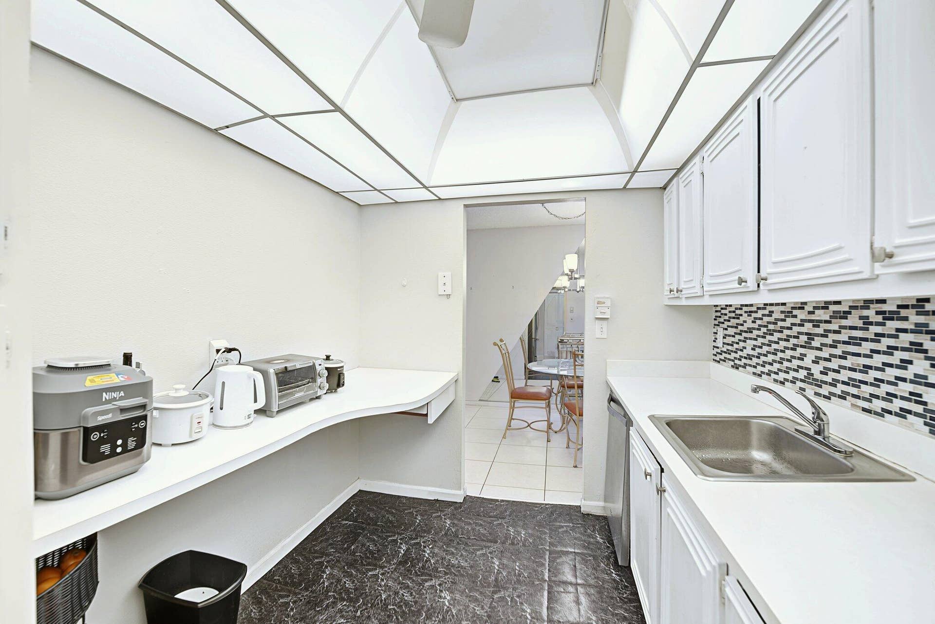7051 Environ Boulevard, #534, Lauderhill, FL 33319 Kitchen