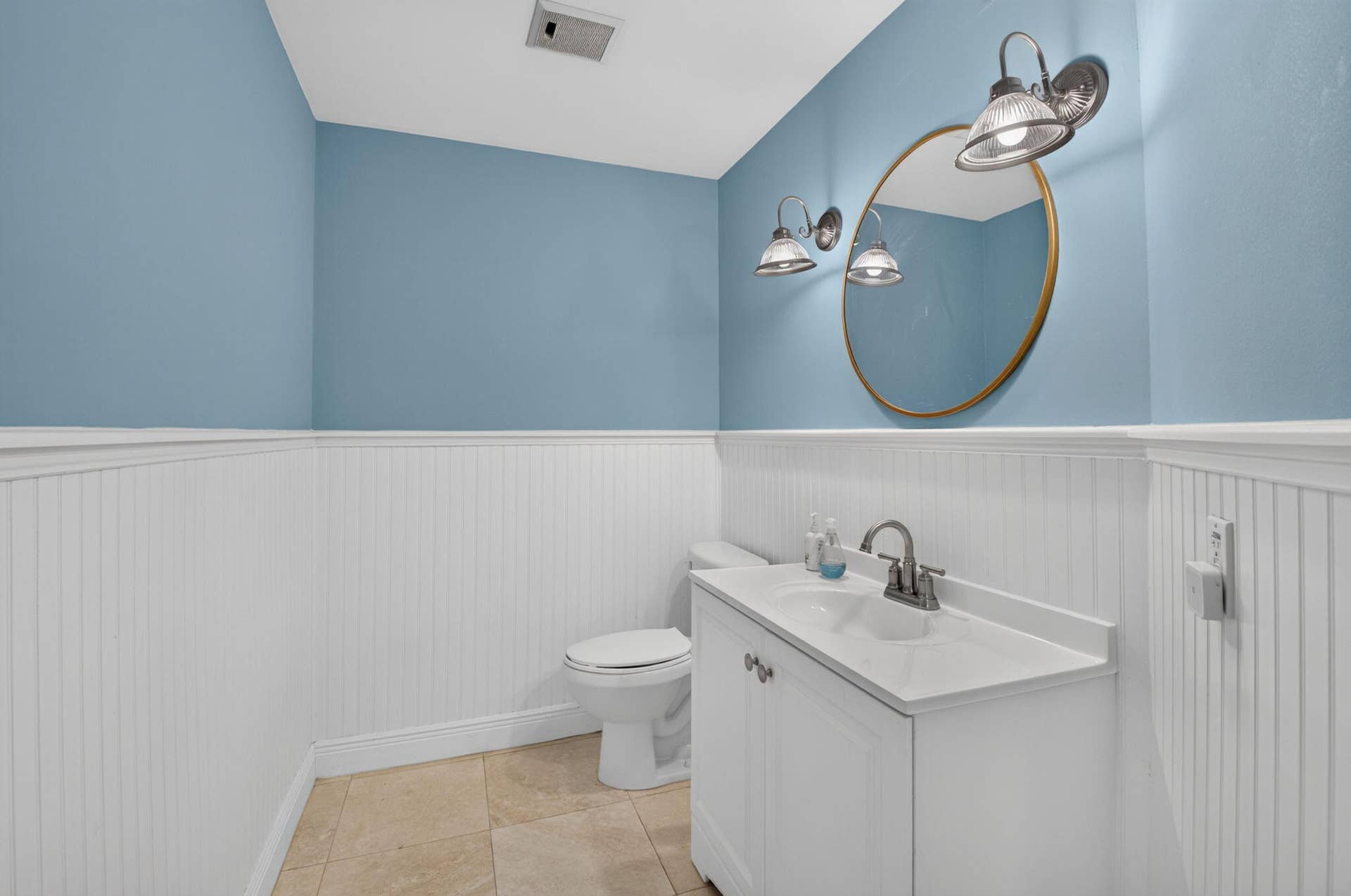 5092 Coronado Ridge, Boca Raton, FL 33486 Guest 1/2 bath downstairs
