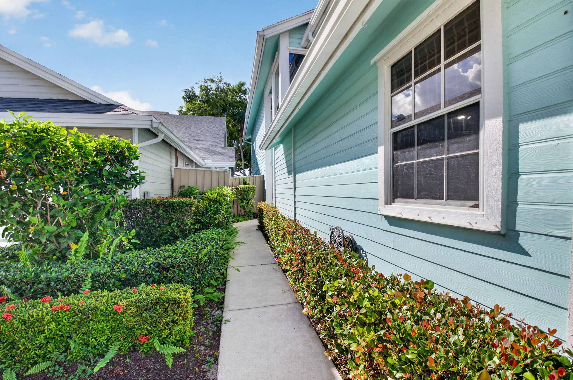 5092 Coronado Ridge, Boca Raton, FL 33486 Manicured landscaping