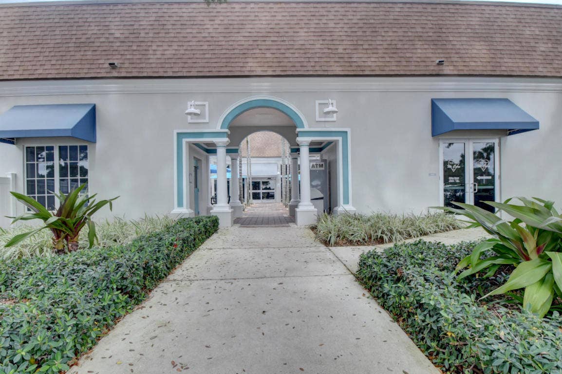 452 Brittany J, Delray Beach, FL 33446 clubhouse