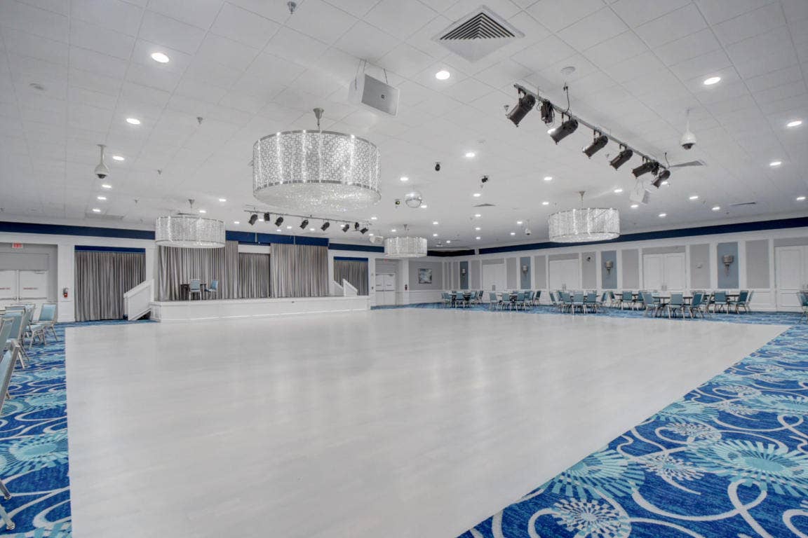 452 Brittany J, Delray Beach, FL 33446 halls