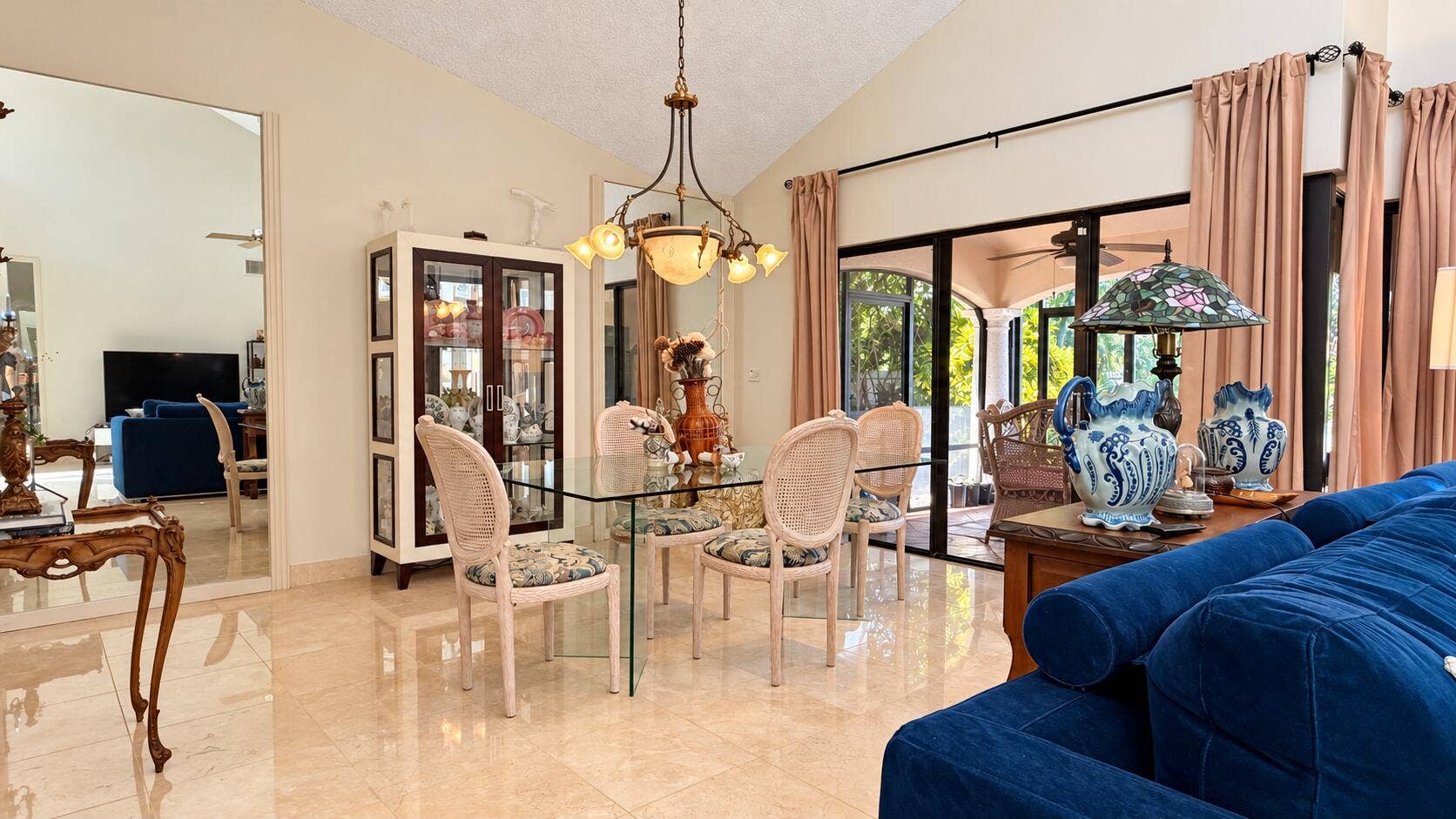 Balanced daylight home interior-3