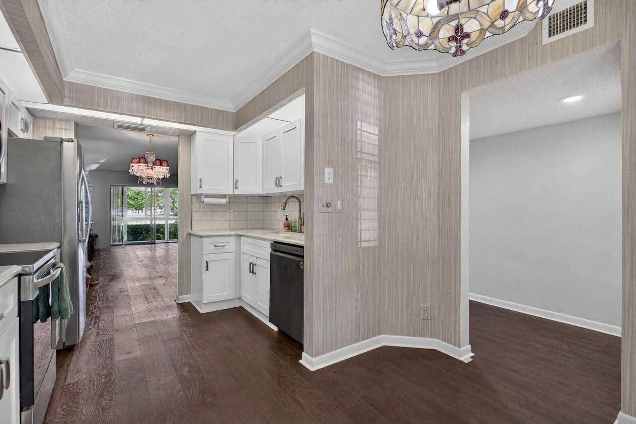1604 ABACO Drive, #D1, Coconut Creek, FL 33066 Kitchen