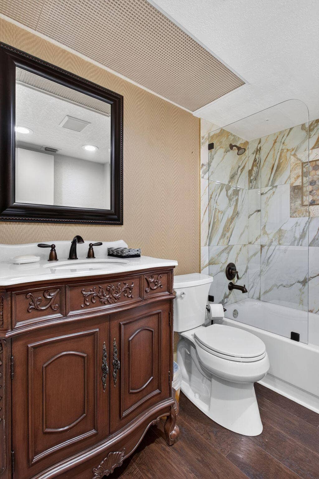 1604 ABACO Drive, #D1, Coconut Creek, FL 33066 Guest Bathroom