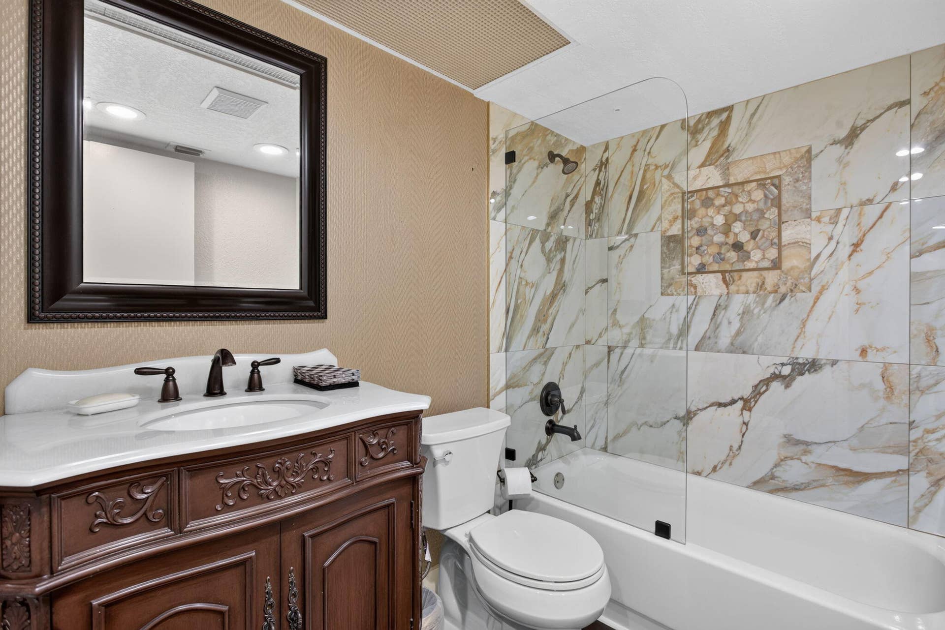 1604 ABACO Drive, #D1, Coconut Creek, FL 33066 Guest Bathroom