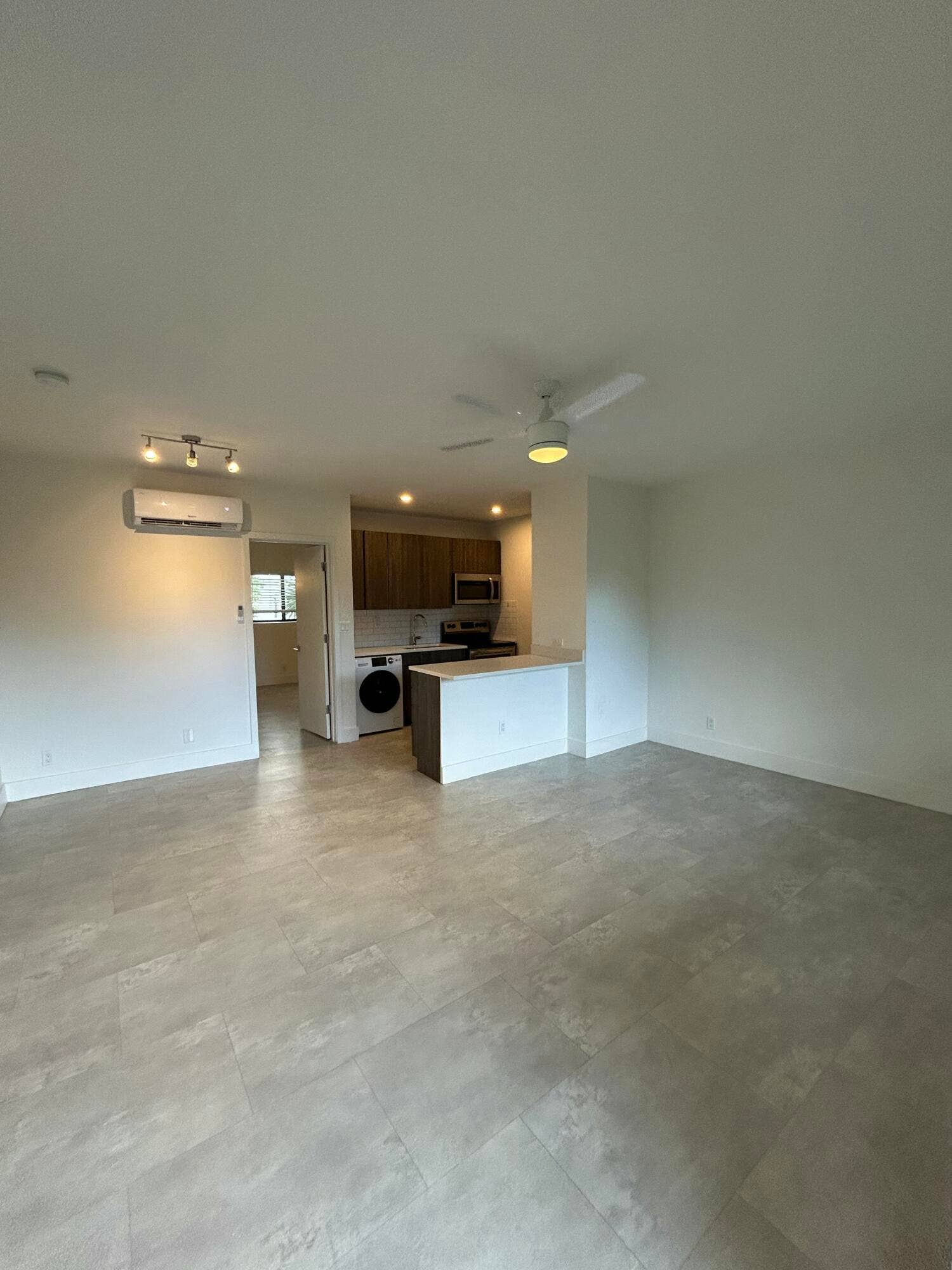1273 NE 38th Street, #7, Oakland Park, Oakland Park, FL 33334 IMG_3869