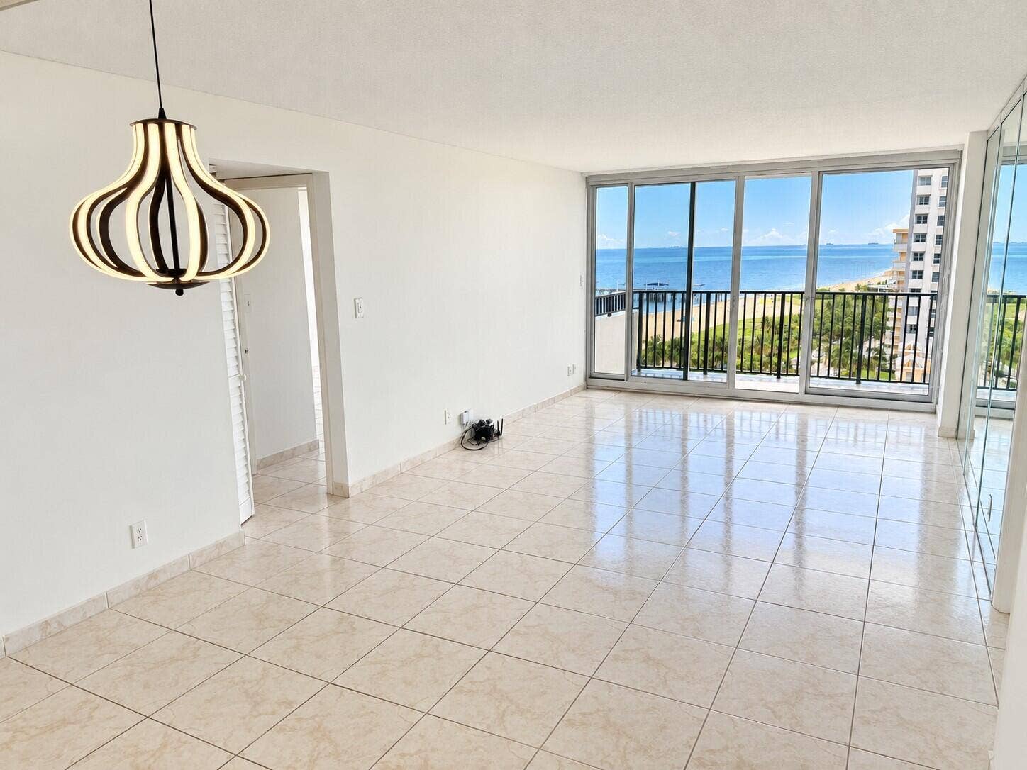 525 N OCEAN Boulevard, #1621, Pompano Beach, Pompano Beach, FL 33062 Din & Liv Room vithe a view