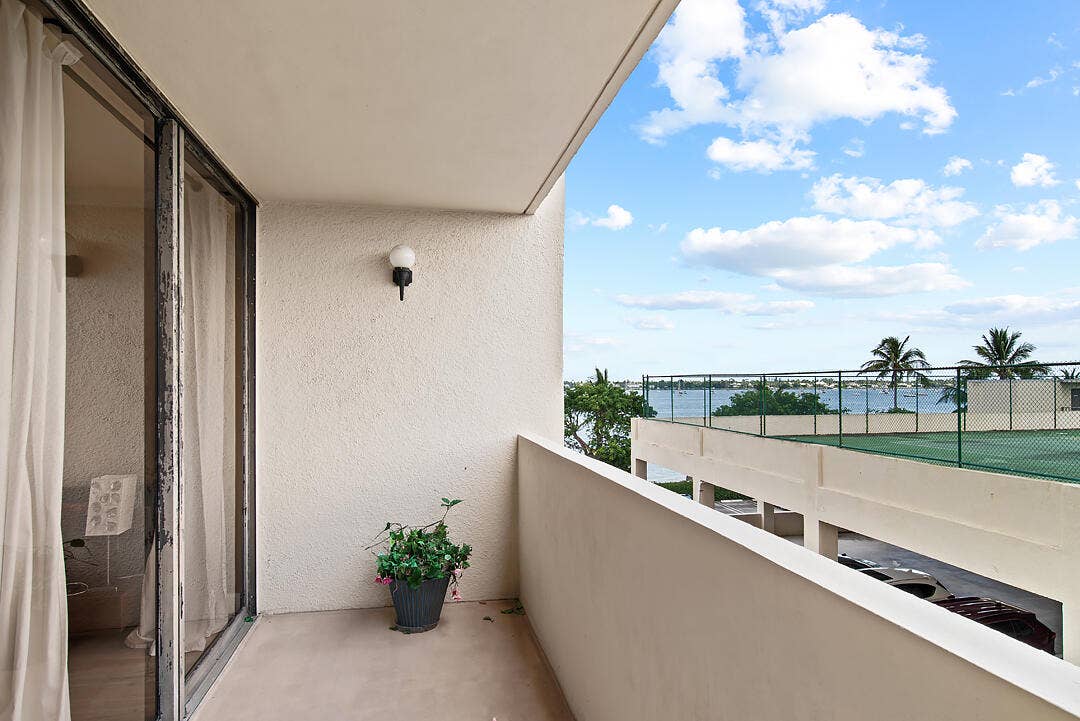 5600 N FLAGLER Drive, #310, West Palm Beach, West Palm Beach, FL 33407 5600-N-FLAGLER-DR-310-33407-018
