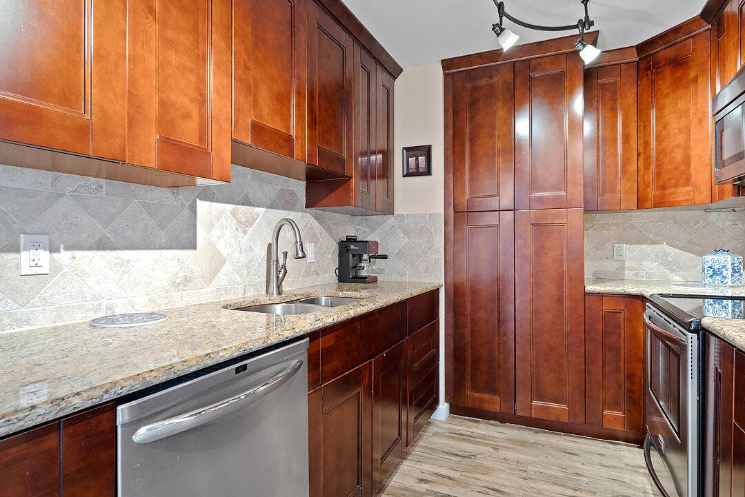 5600 N FLAGLER Drive, #310, West Palm Beach, West Palm Beach, FL 33407 5600-N-FLAGLER-DR-310-33407-011