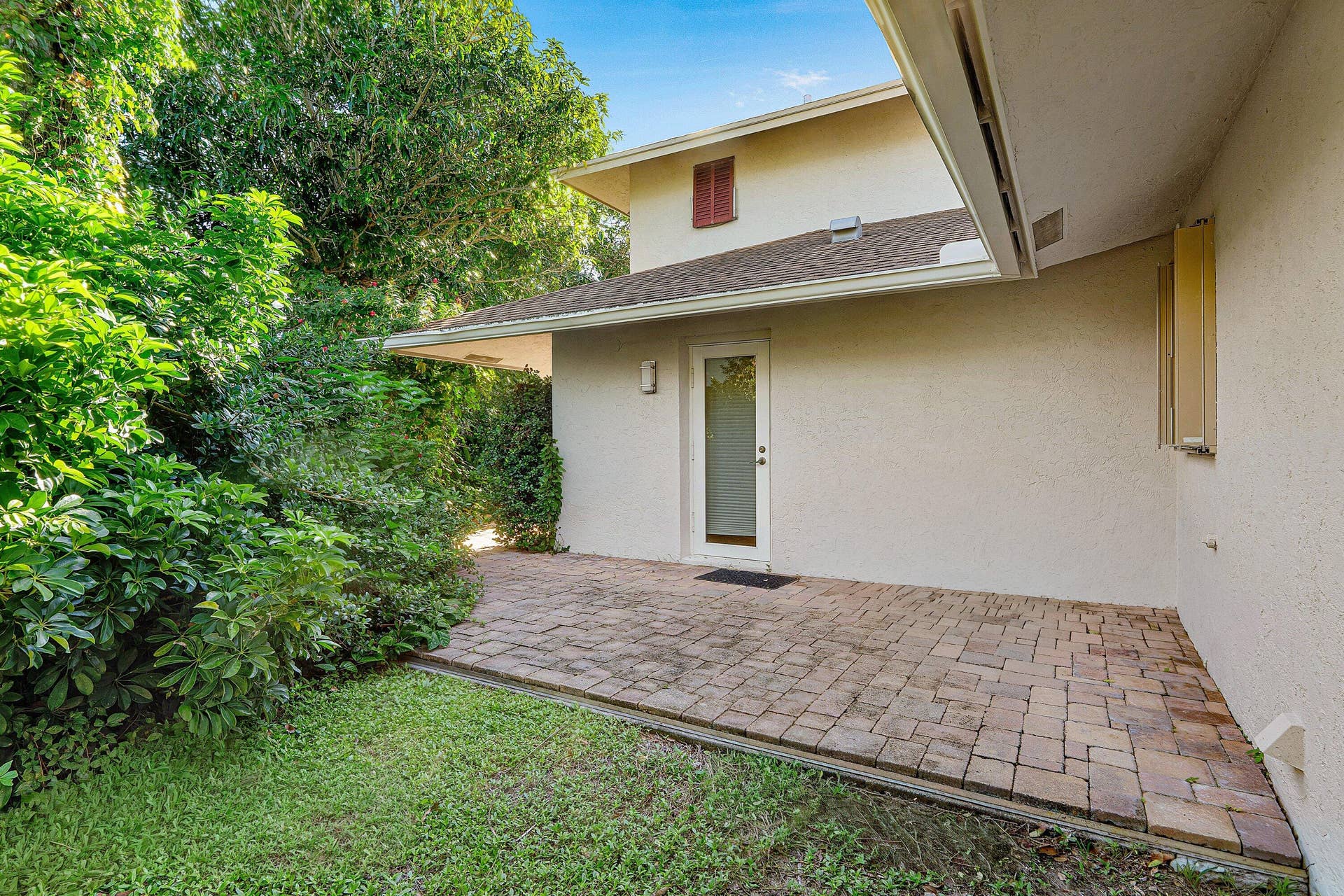 029-491NeptuneRoad-JunoBeach-FL-33408-SM