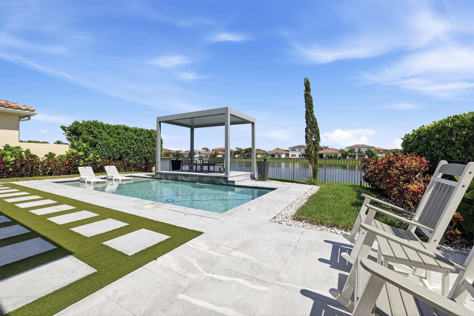 Pool/pergola