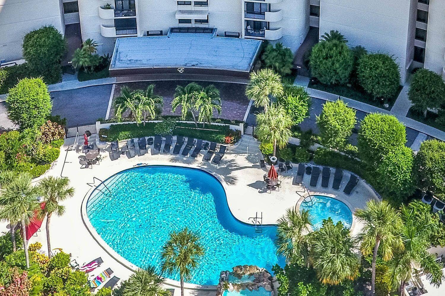 2480 PRESIDENTIAL Way, #903, West Palm Beach, FL 33401 Envoy Pool2