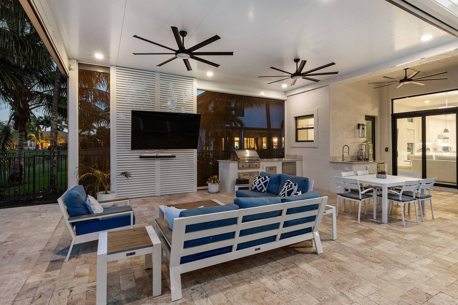 16716 Strasbourg Lane, Delray Beach, FL 33446 outdoor living room