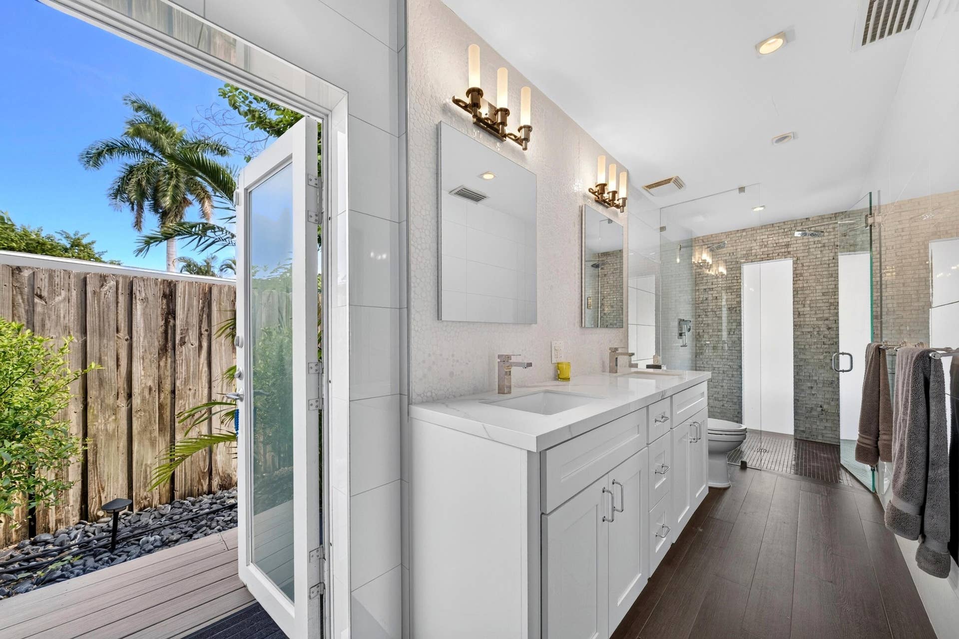 4100 NE 15TH Terrace, Oakland Park, FL 33334 051-018-Primary Bath-4000x2666