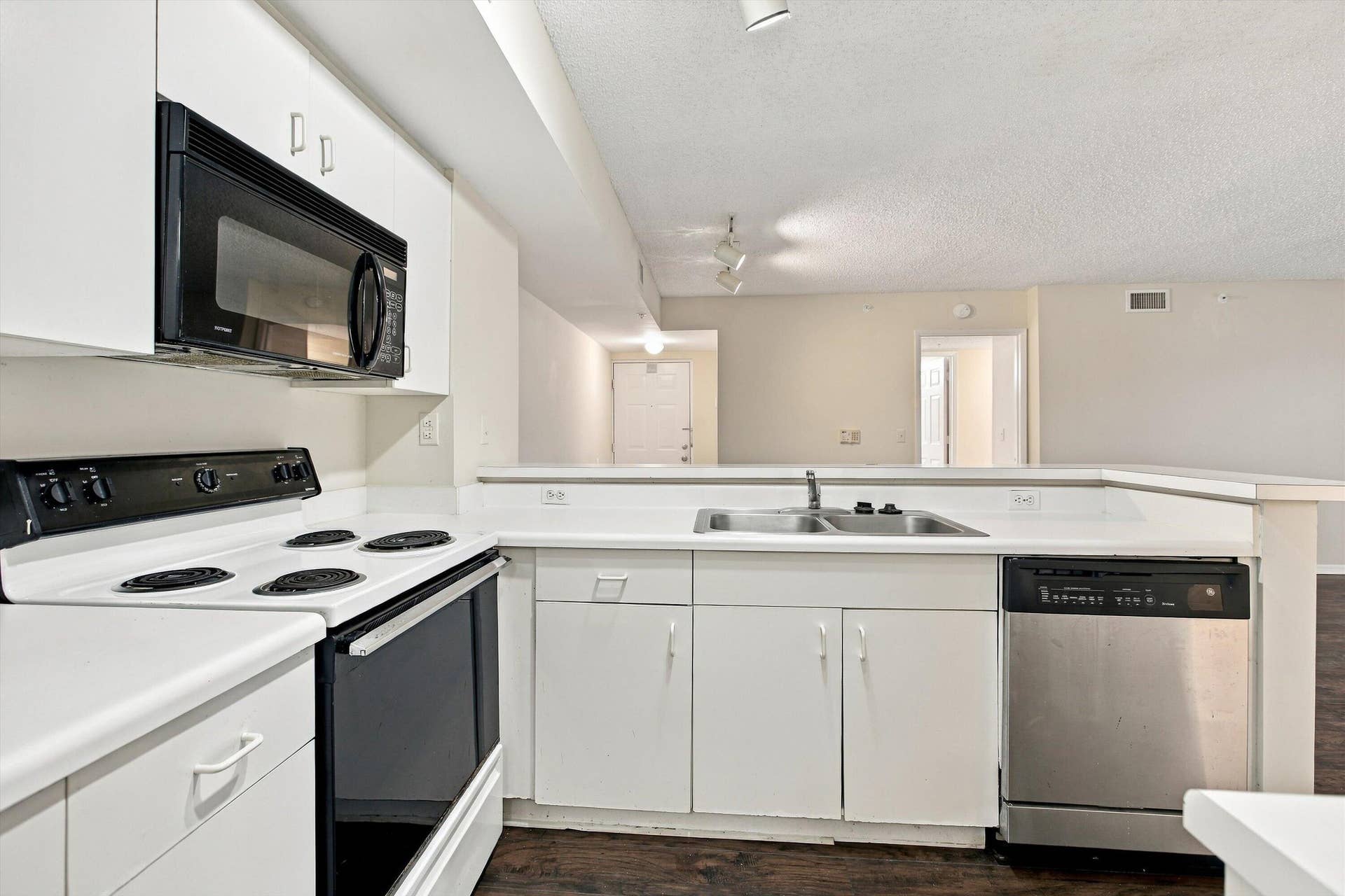 2640 S University Drive, #222, Davie, FL 33328 Kitchen