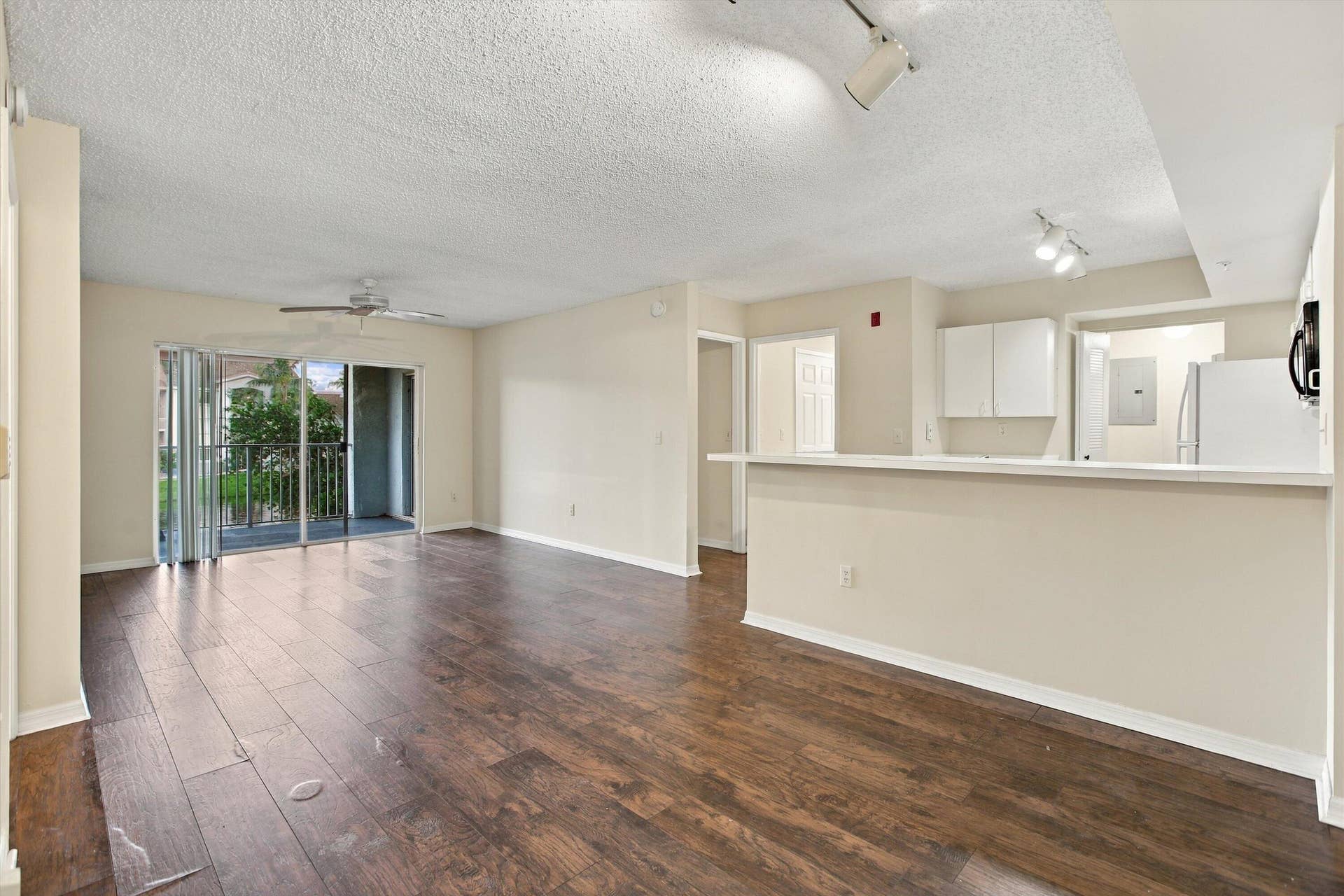 2640 S University Drive, #222, Davie, FL 33328 Entry
