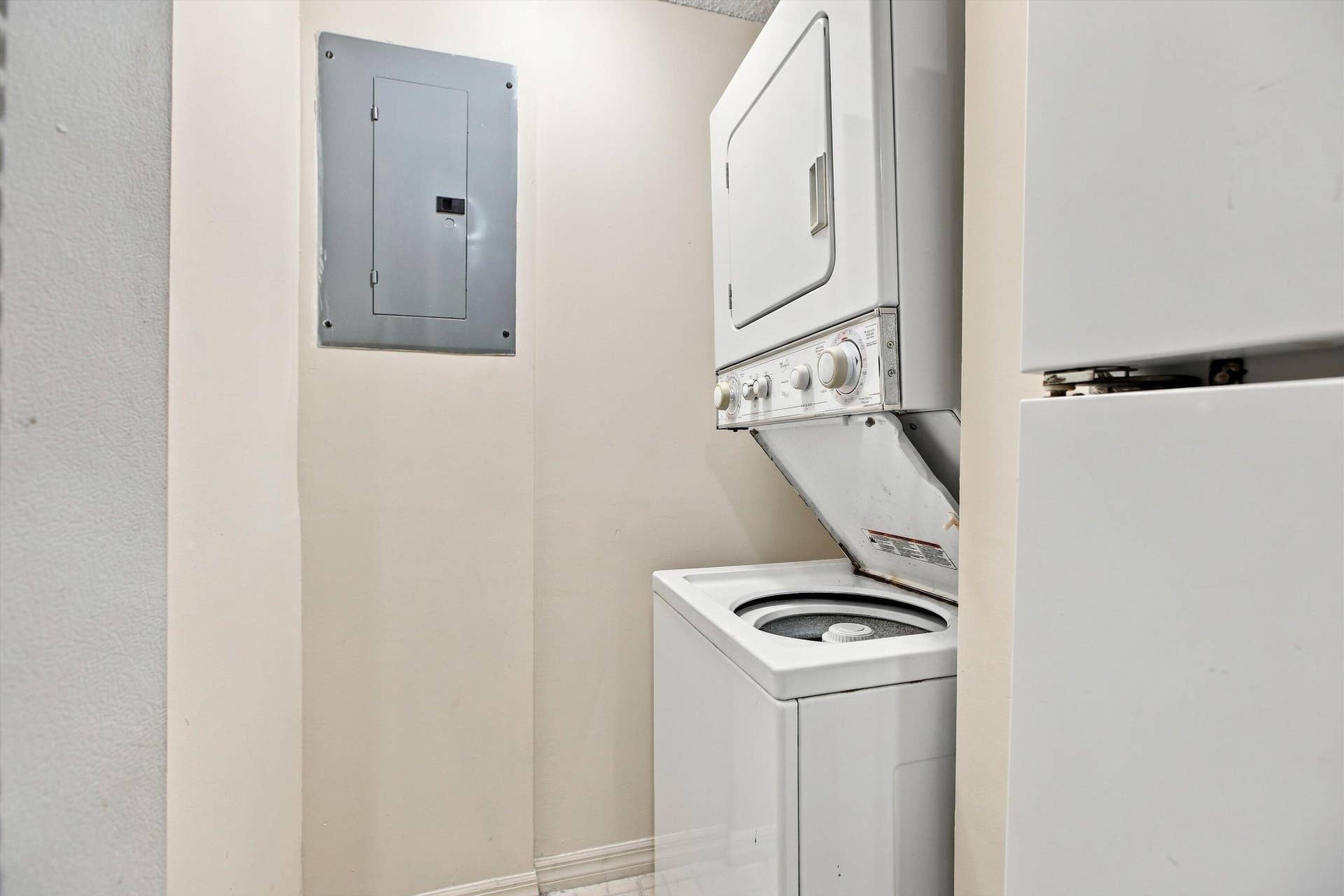 2640 S University Drive, #222, Davie, FL 33328 Laundry