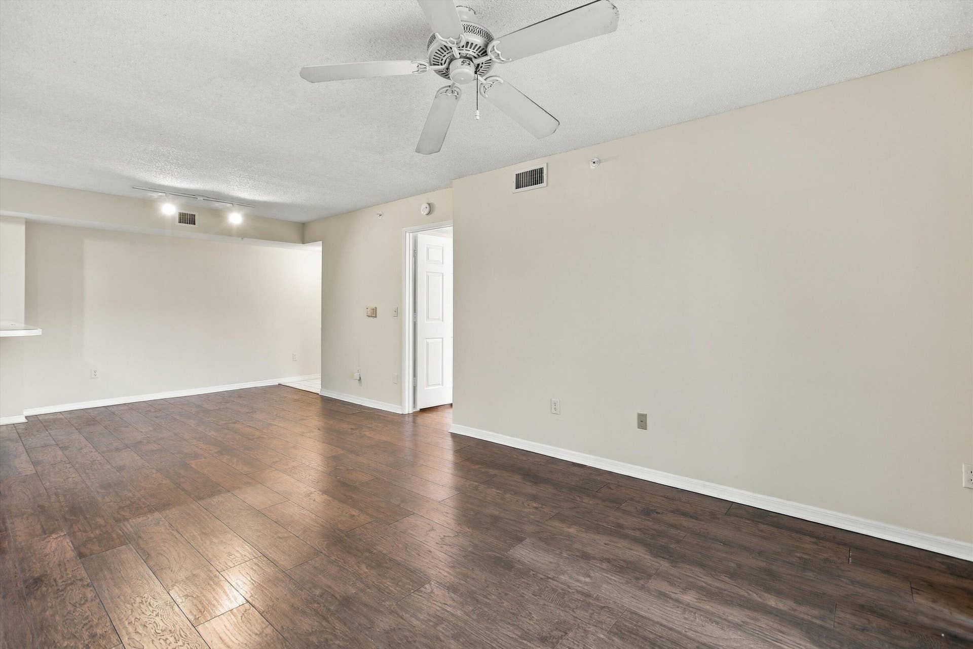 2640 S University Drive, #222, Davie, FL 33328 Living Area